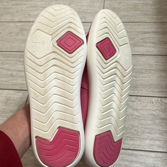 Toms Pink & White Canvas Slip Ons-9.5 - Picture 6 of 9